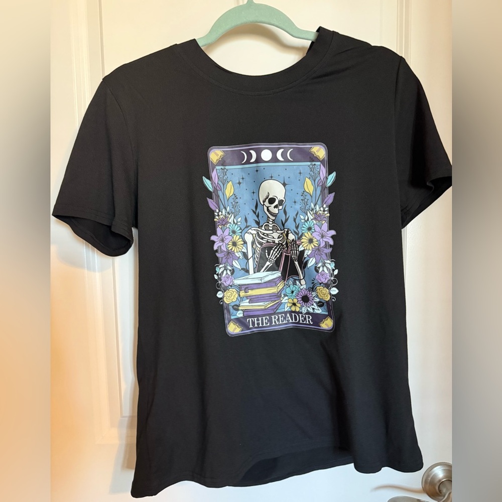 Women’s Black Skeleton Tarot “The Reader” T-Shirt Small NWOT